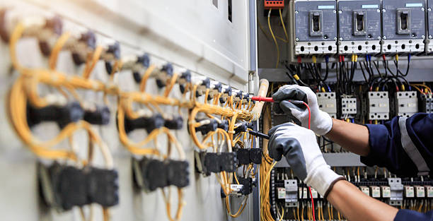 Professional Electrician technician working in Reidland, KY
